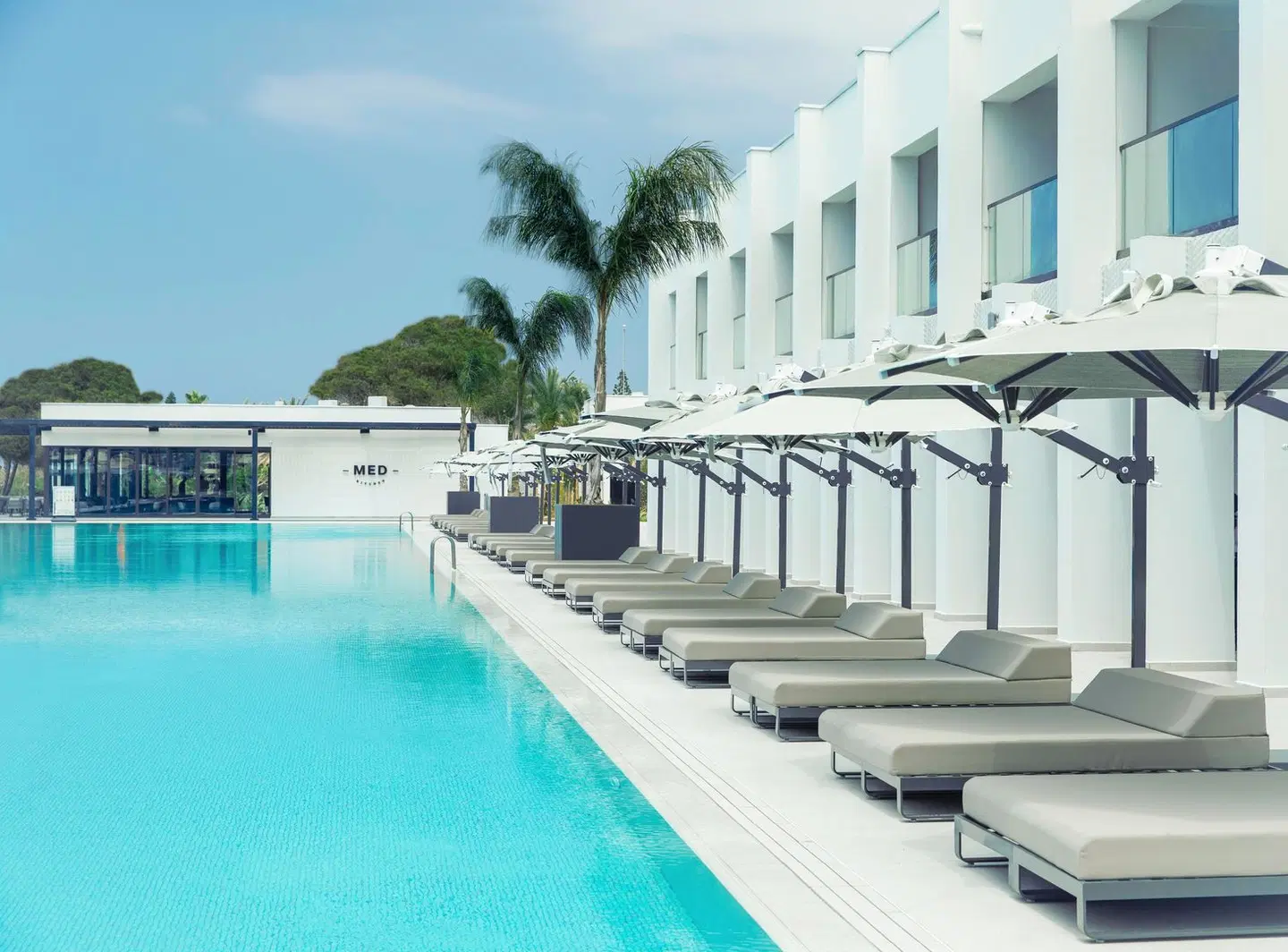 Paloma Finesse OUTDOOR_POOL