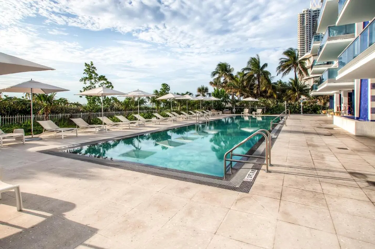 Churchill Suites Monte Carlo Miami Beach OUTDOOR_POOL
