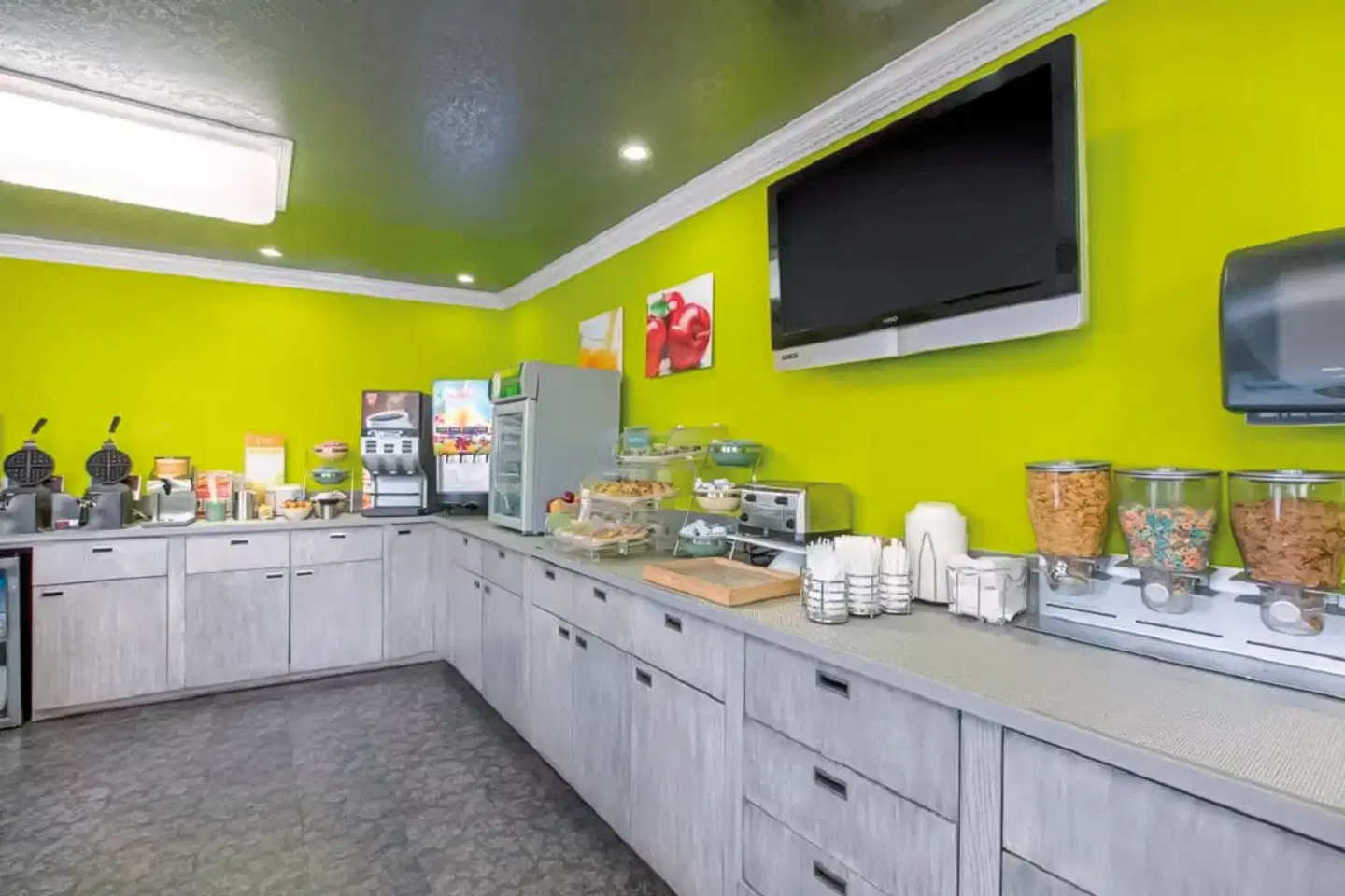 Quality Inn Near Hollywood Walk of Fame Restaurant