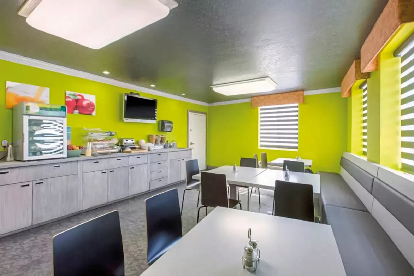 Quality Inn Near Hollywood Walk of Fame Restaurant