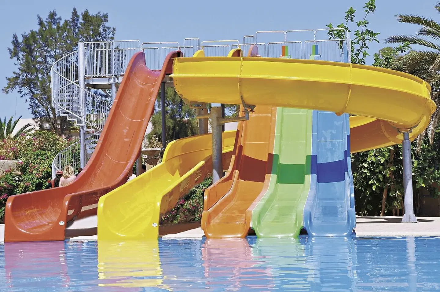 Riviera OUTDOOR_POOL