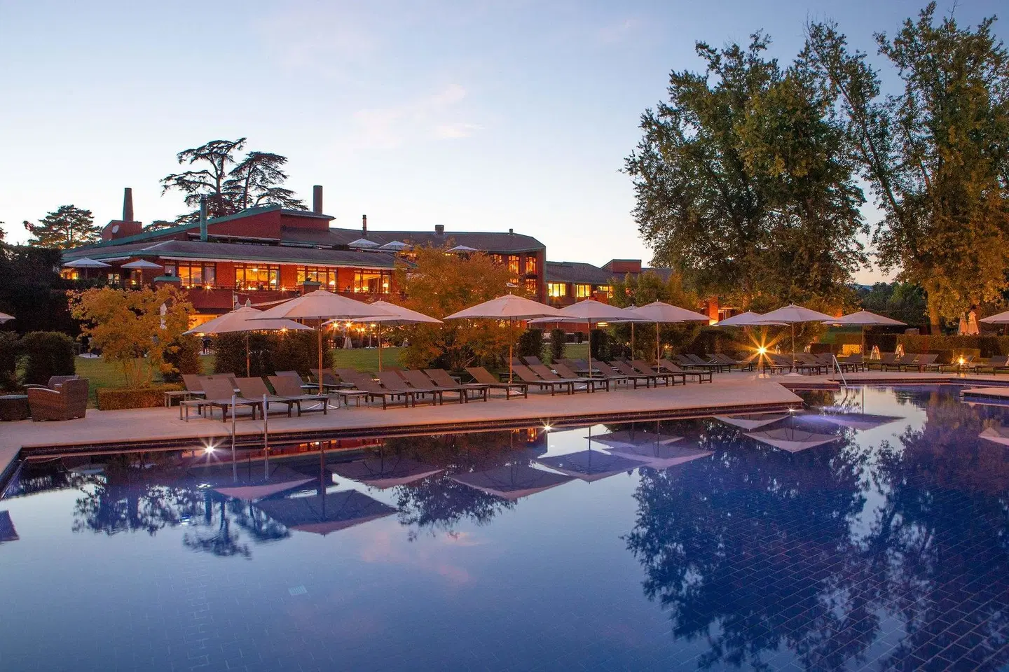 La Réserve Genève OUTDOOR_POOL