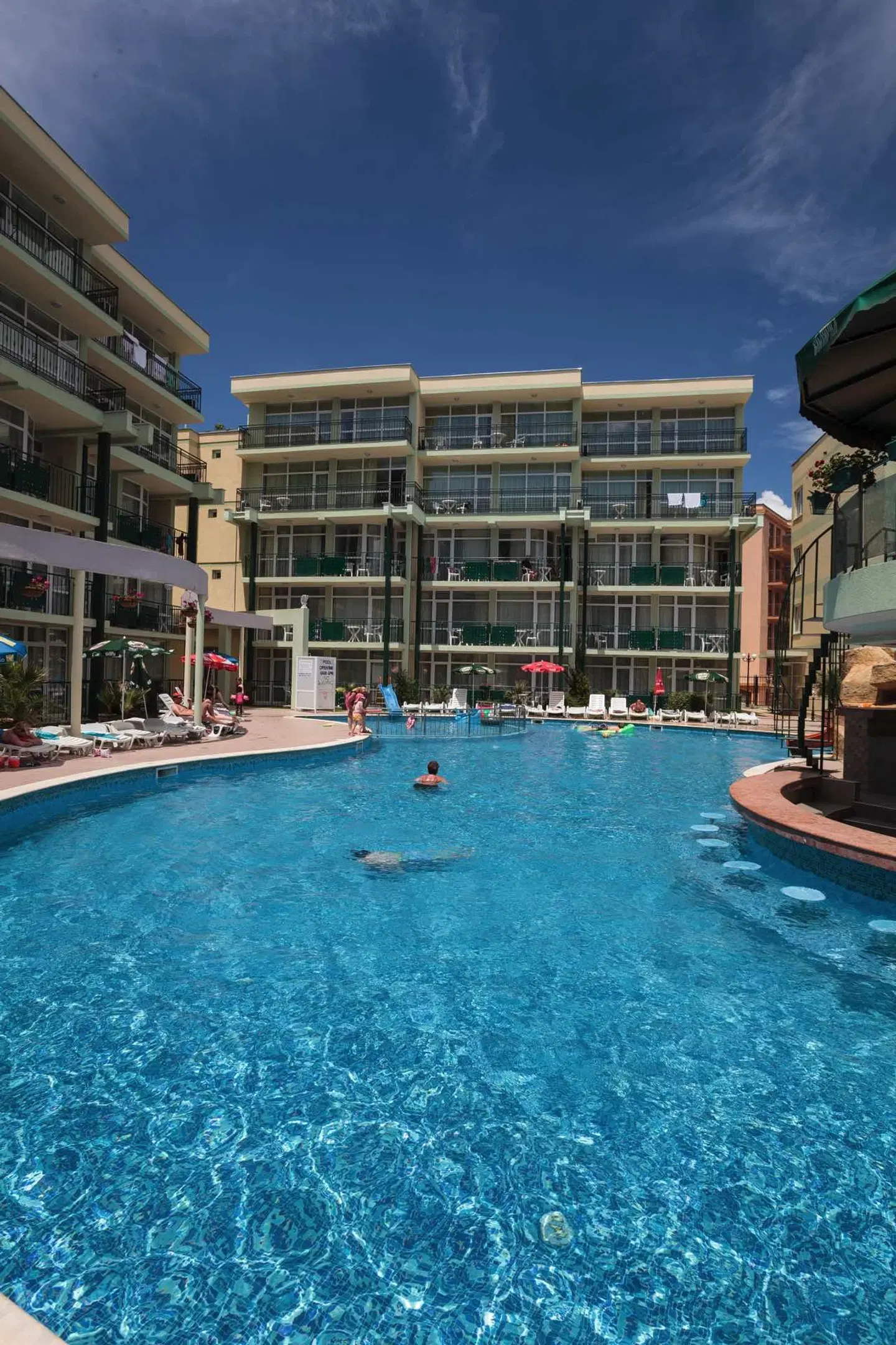 Sunny Day Club Hotel OUTDOOR_POOL