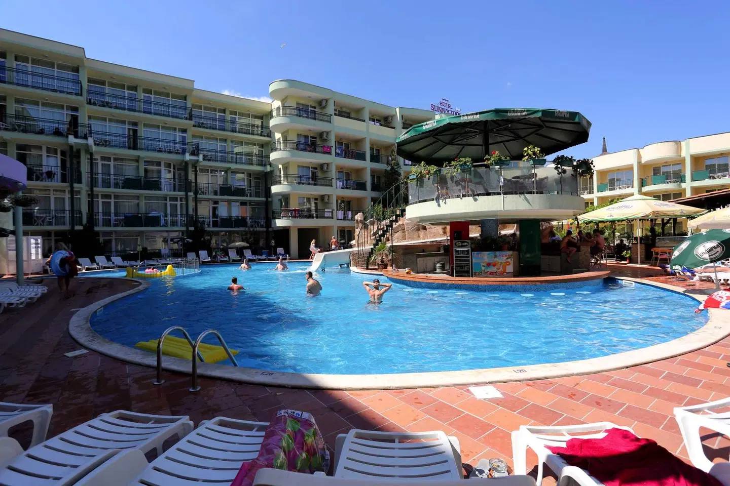 Sunny Day Club Hotel OUTDOOR_POOL