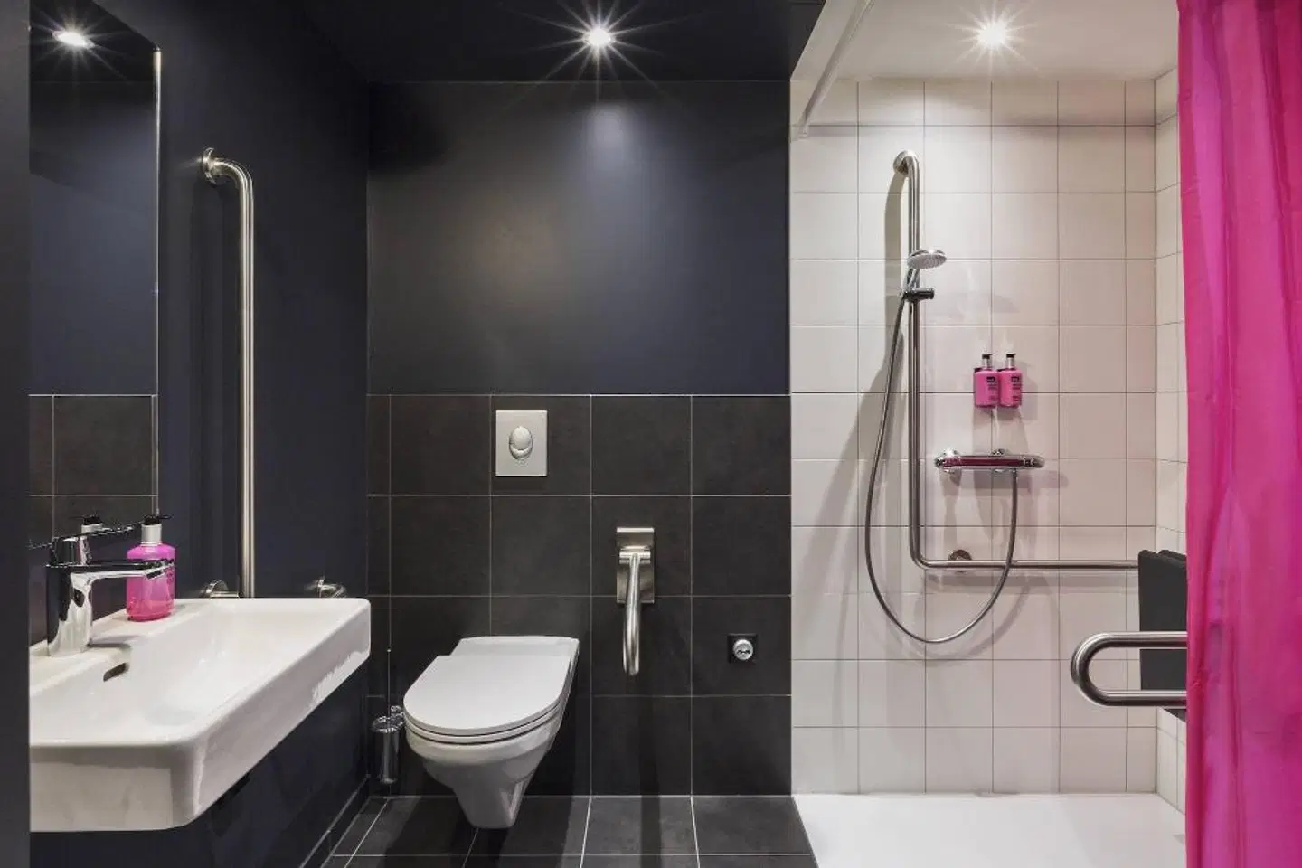 Moxy Lausanne City Badezimmer