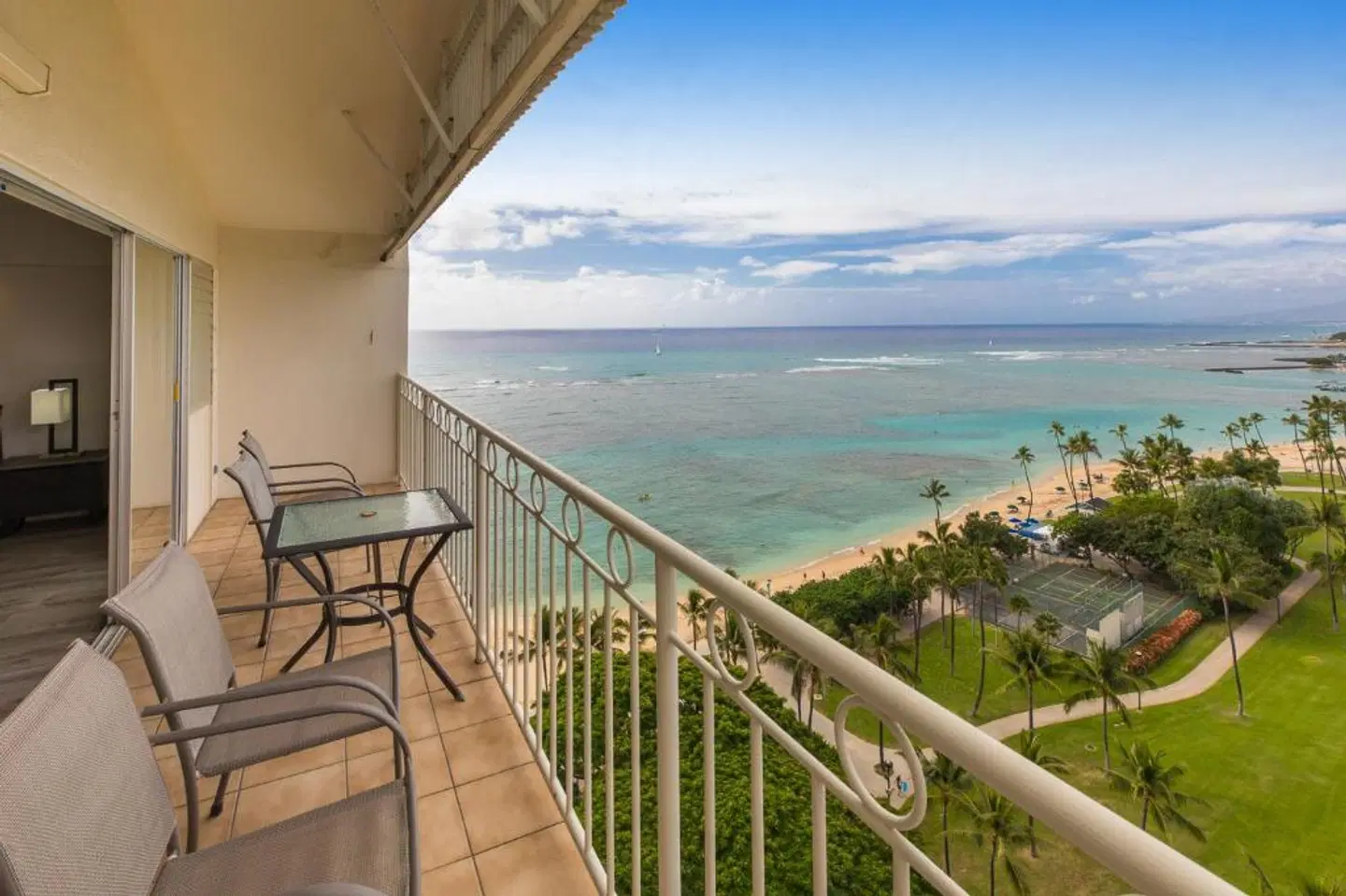 Waikiki Shore by Outrigger Terrasse