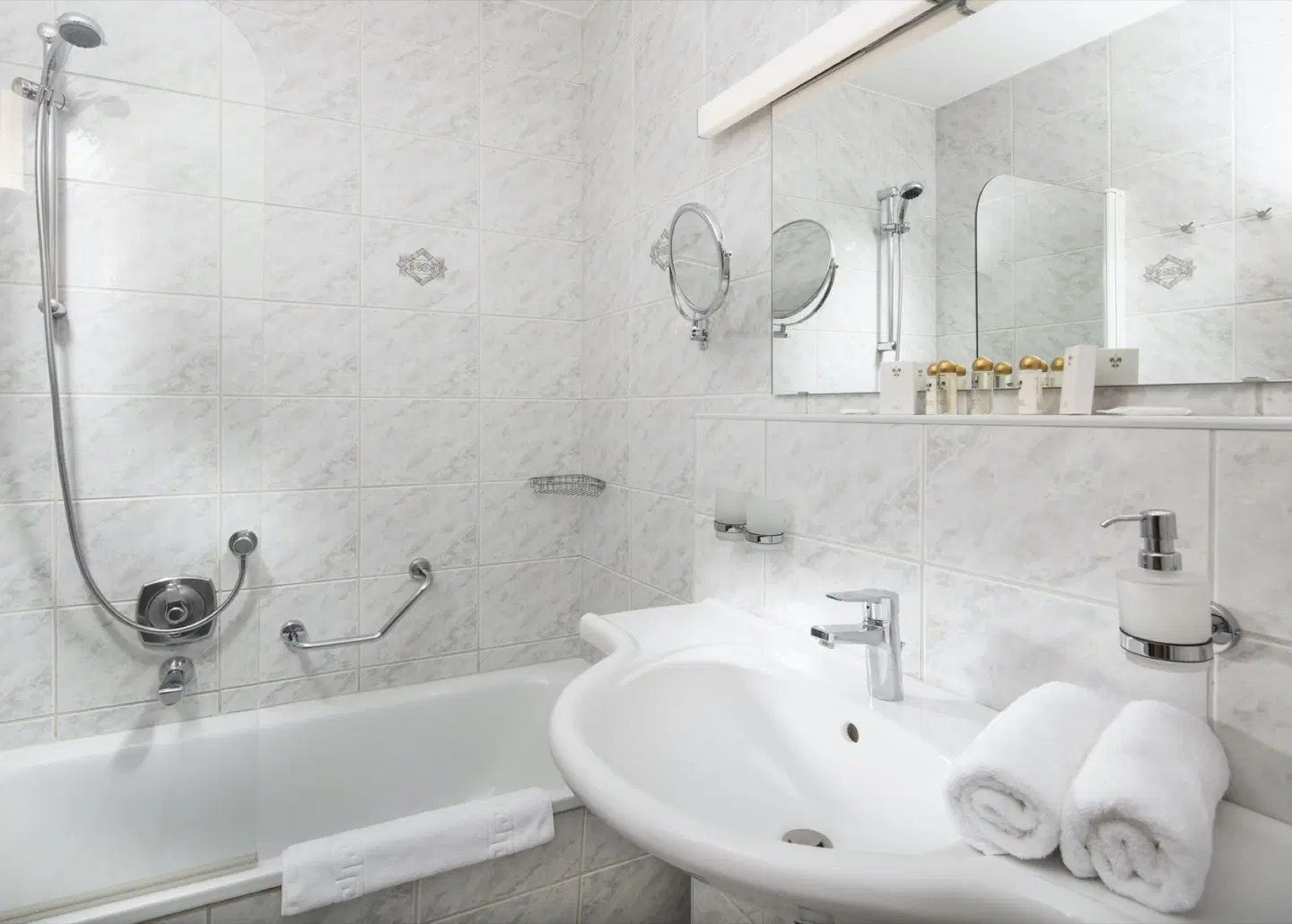 Hotel Höhlenstein Badezimmer