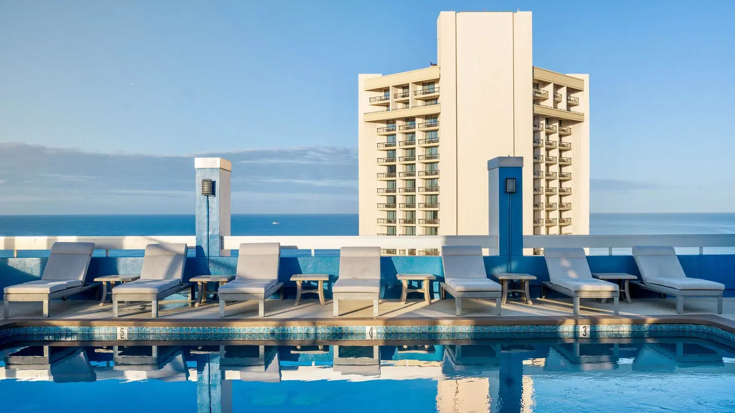 Pacific Monarch OUTDOOR_POOL