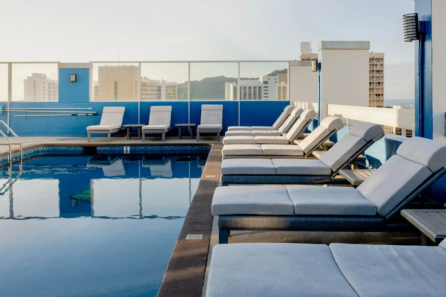 Pacific Monarch OUTDOOR_POOL