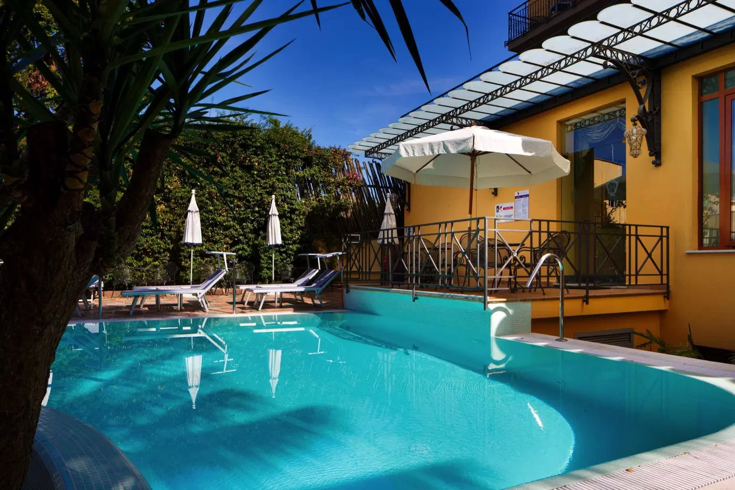 Hotel Zi Teresa OUTDOOR_POOL