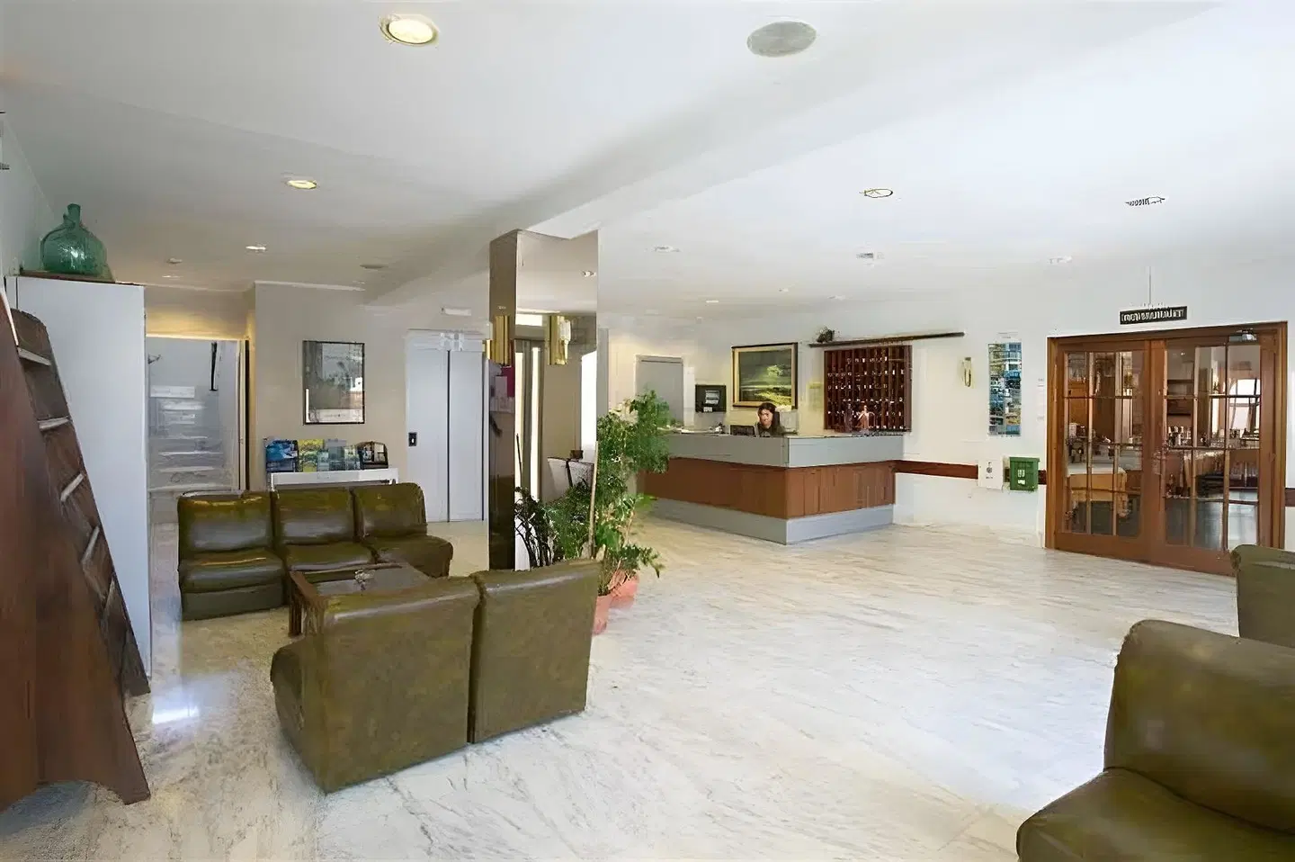 Agora Swiss Night LOUNGE_LOBBY