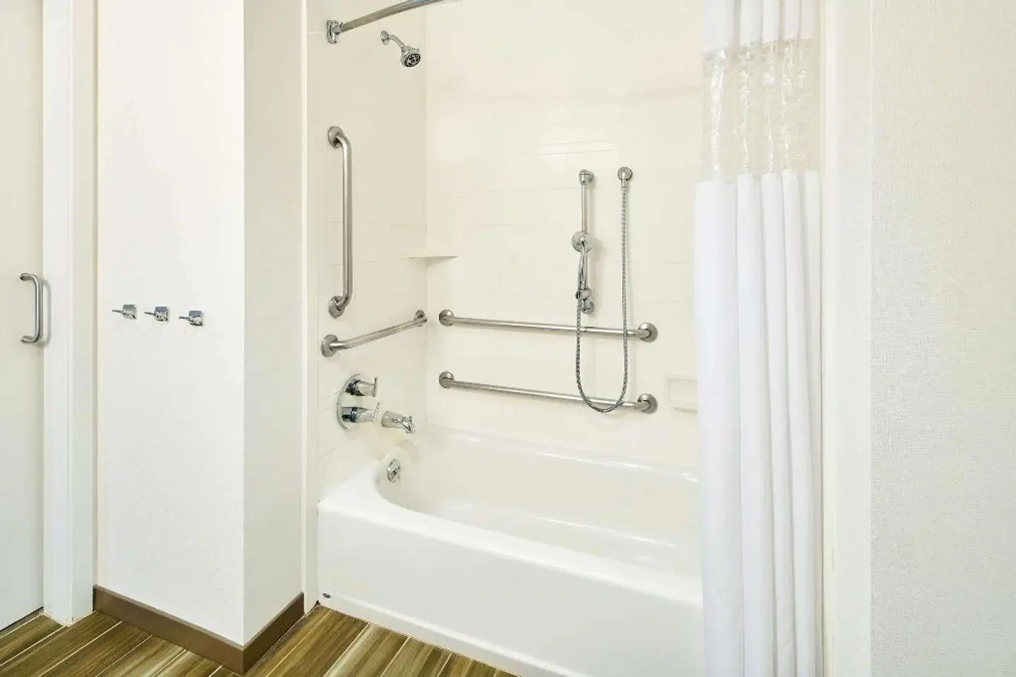 Hampton Inn & Suites Oahu/Kapolei Badezimmer