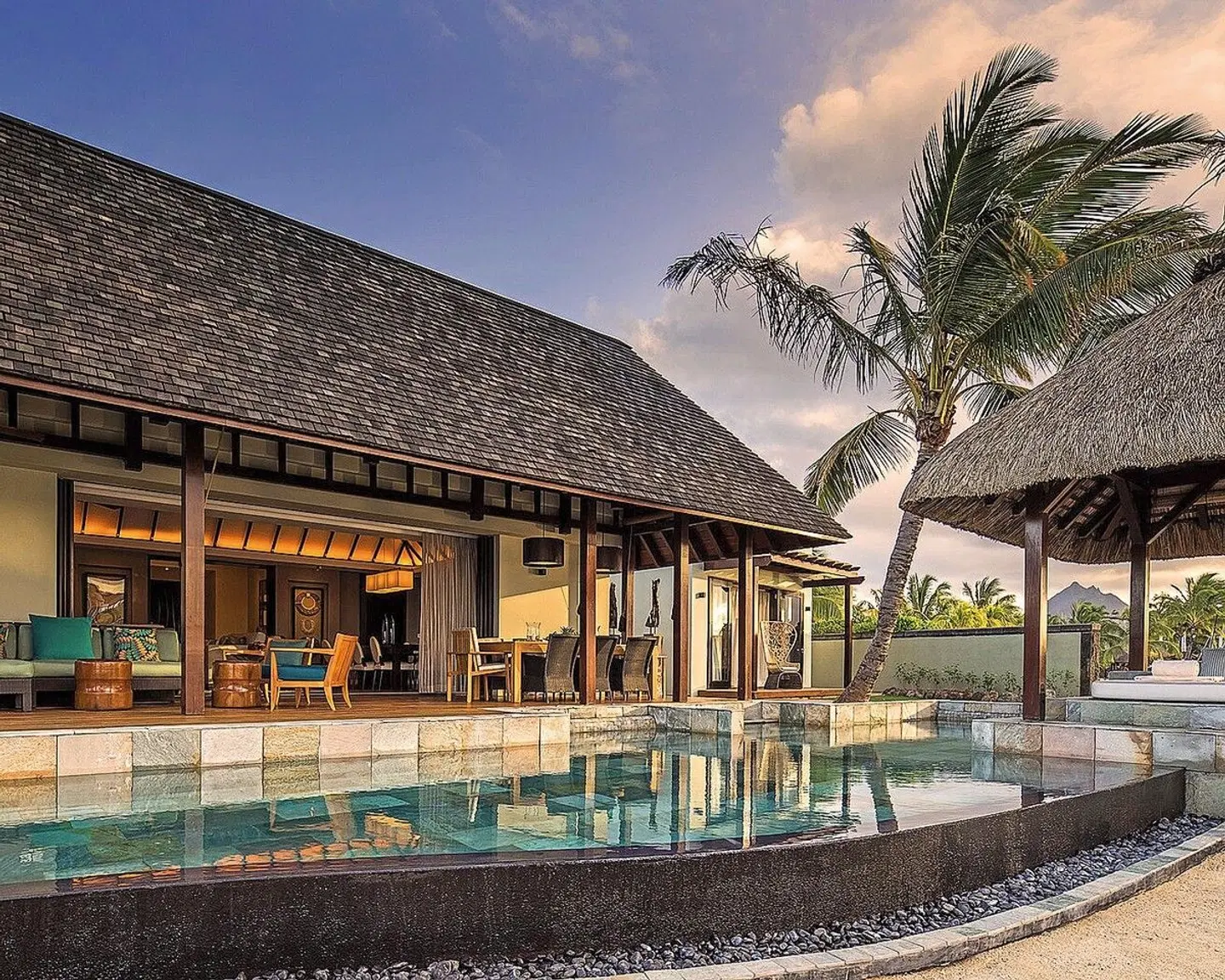 Four Seasons Resort Mauritius at Anahita Bar
