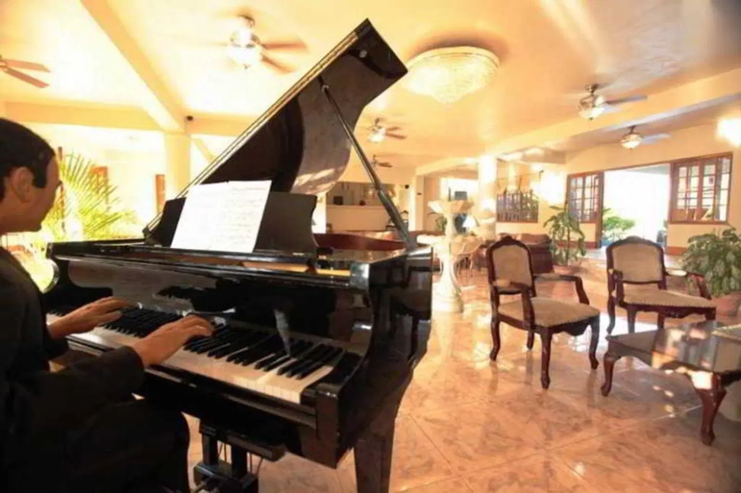 Travellers Beach Resort Bar