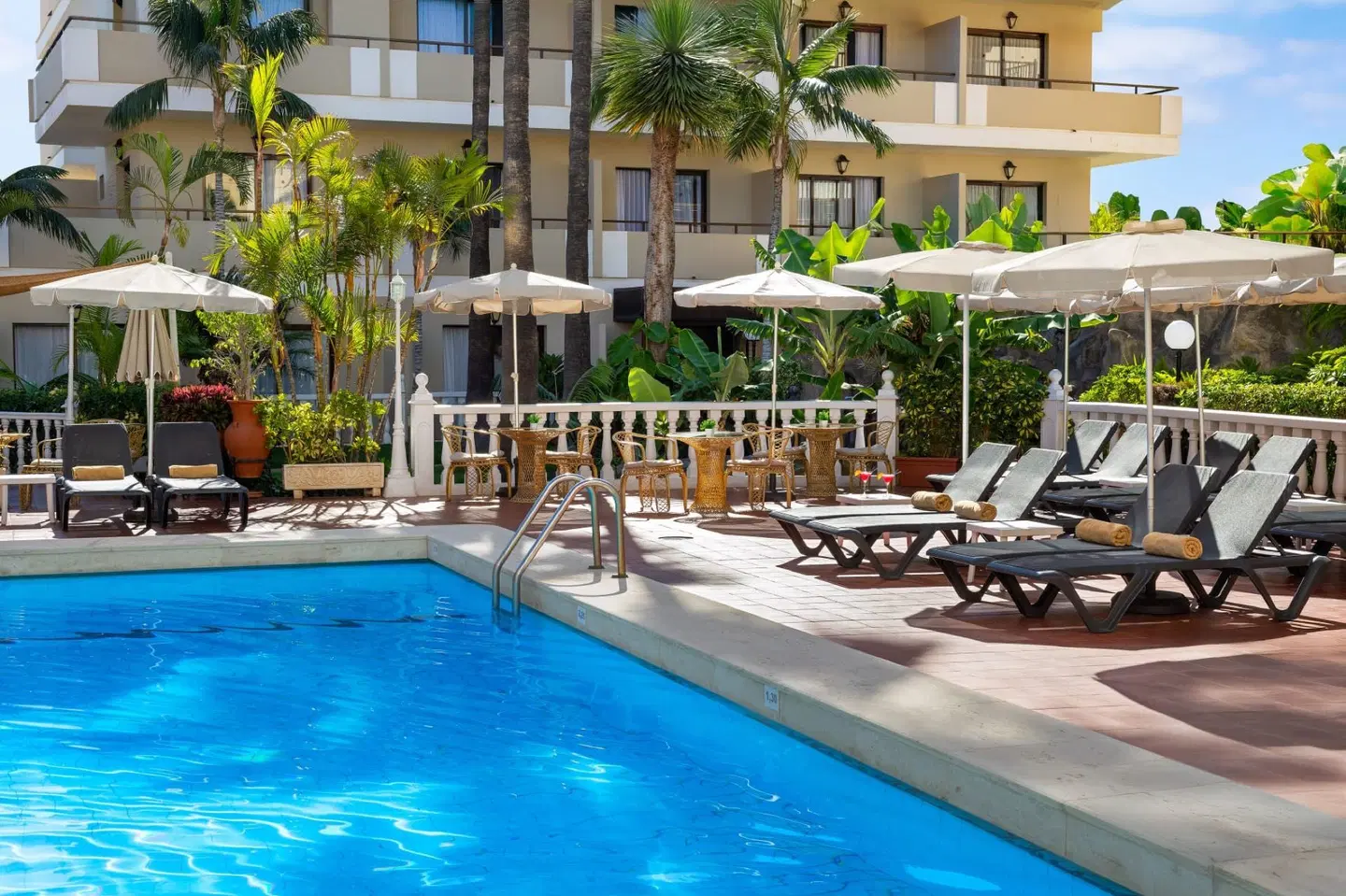 Hotel Don Manolito OUTDOOR_POOL