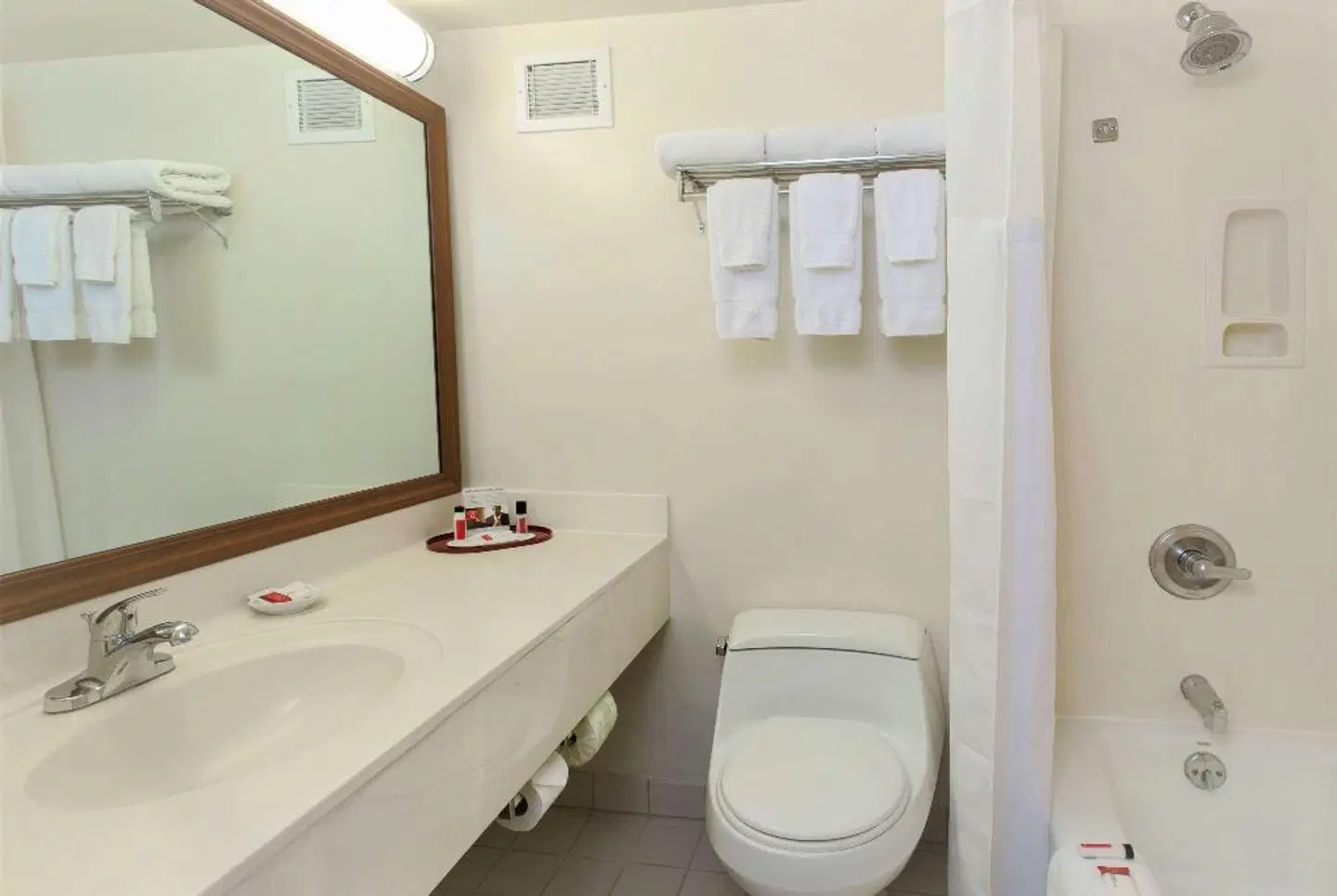 Ramada Plaza Waikiki Badezimmer