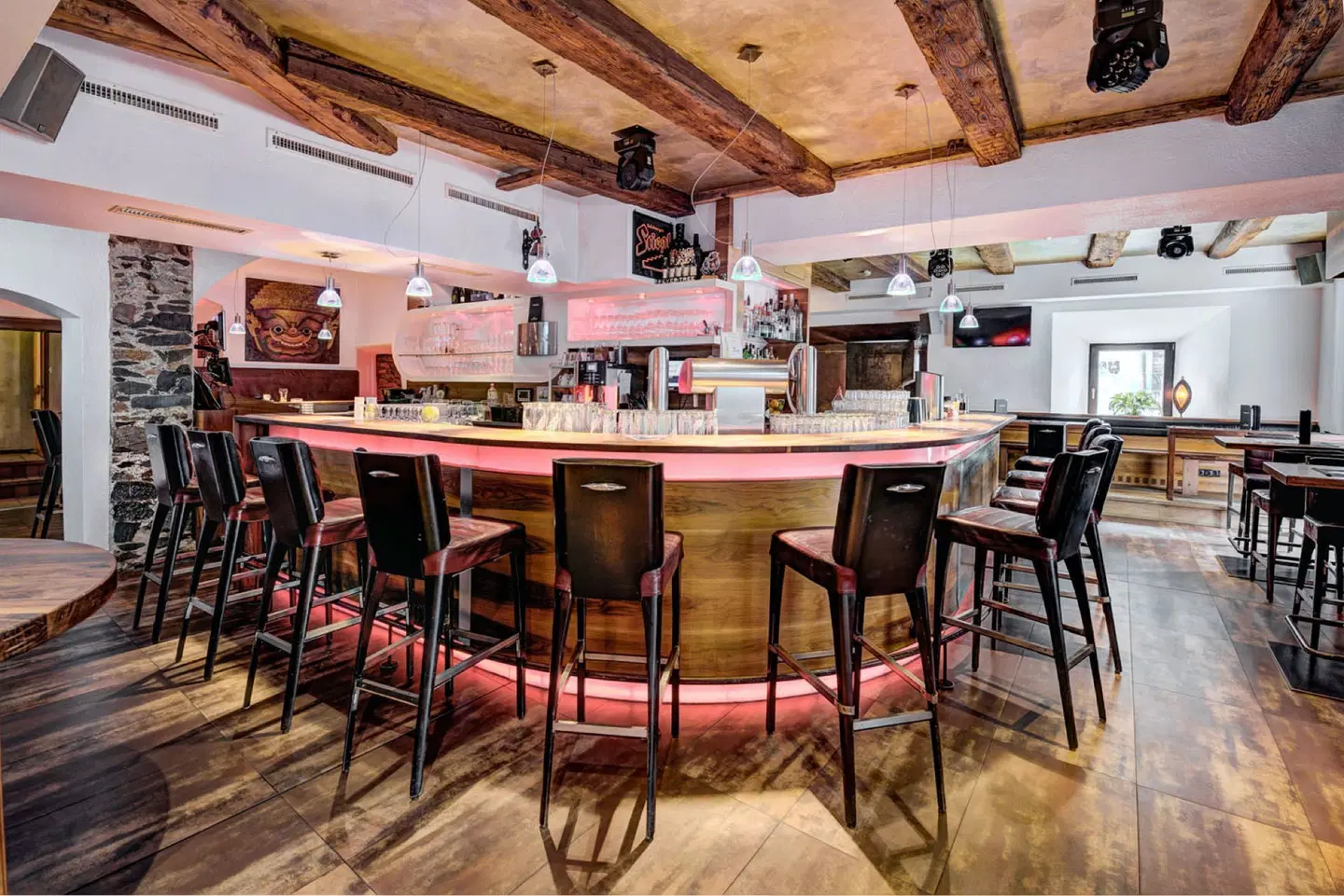 KOSIS Sports Lifestyle Hotel Bar