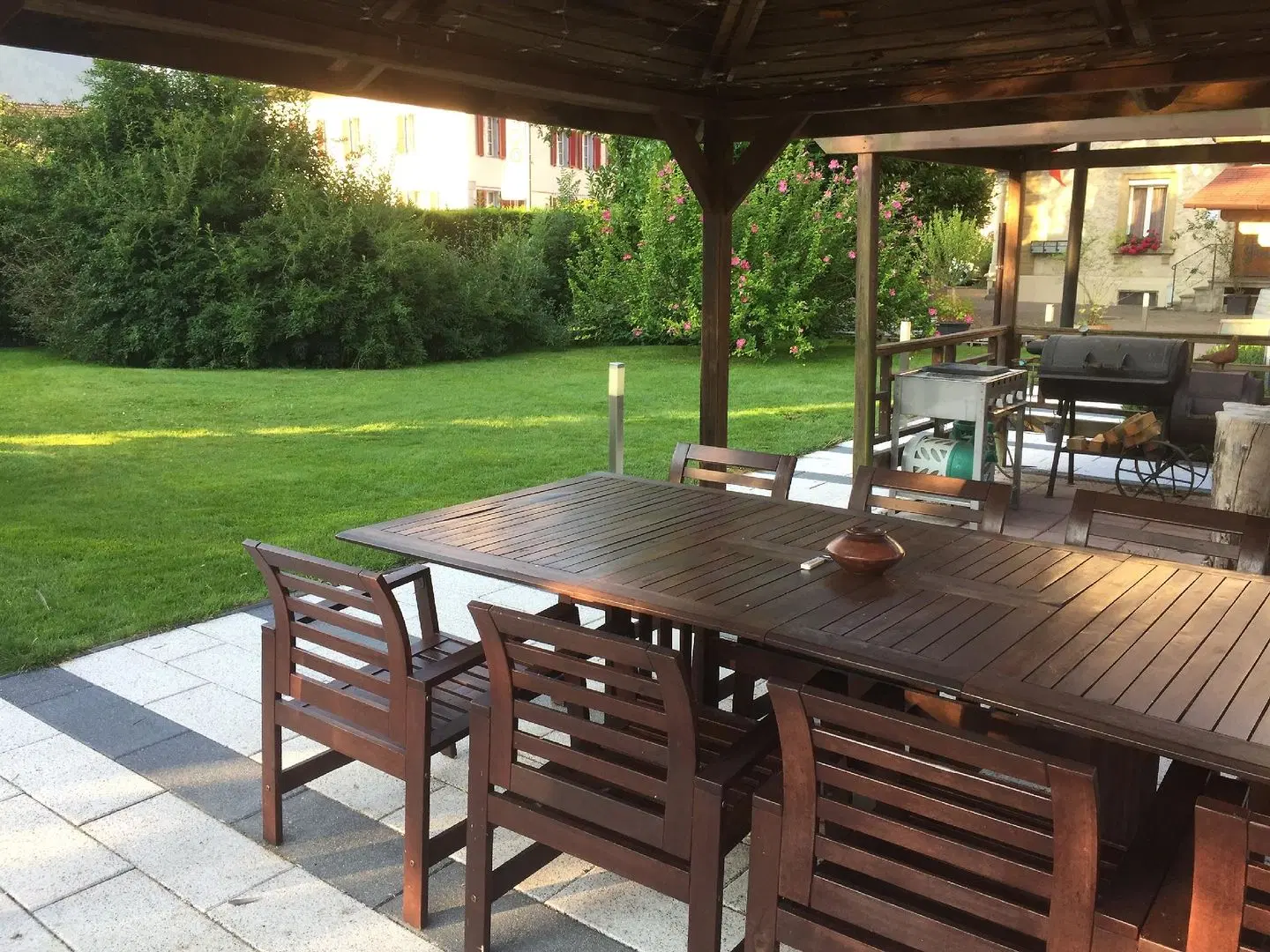 Walters Hostel Interlaken Terrasse