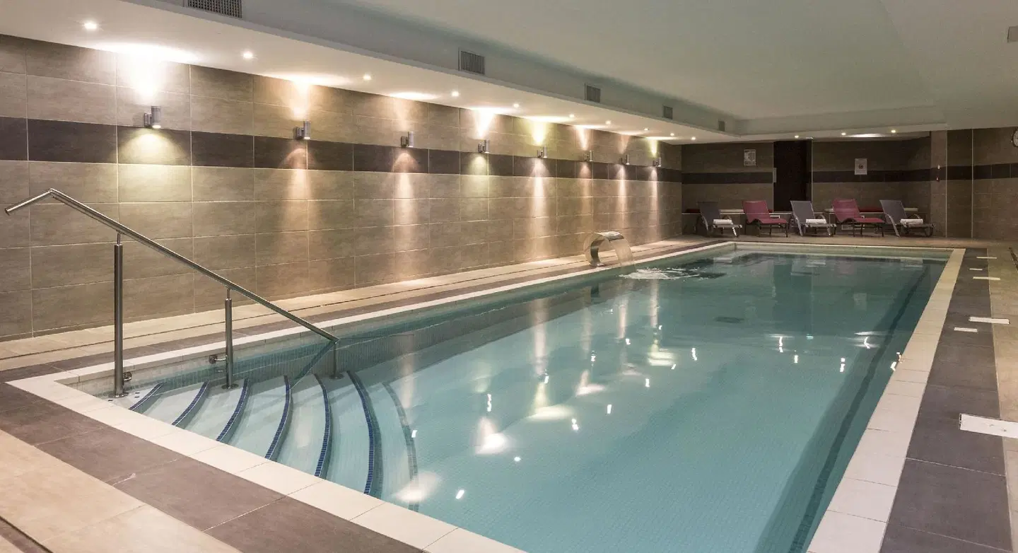 Appart'hôtel et Spa Odalys Ferney Genève Hallenbad