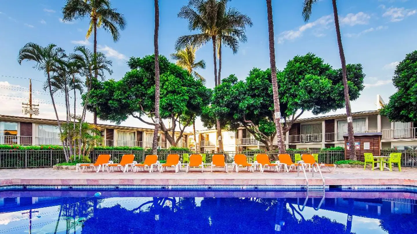 Best Western The Plaza Airport Hotel OUTDOOR_POOL