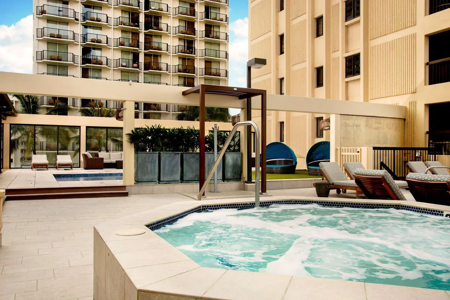 Aston Waikiki Beach Tower OUTDOOR_POOL