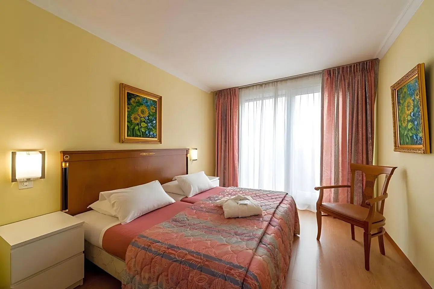 Churchill ROOM_EXAMPLE