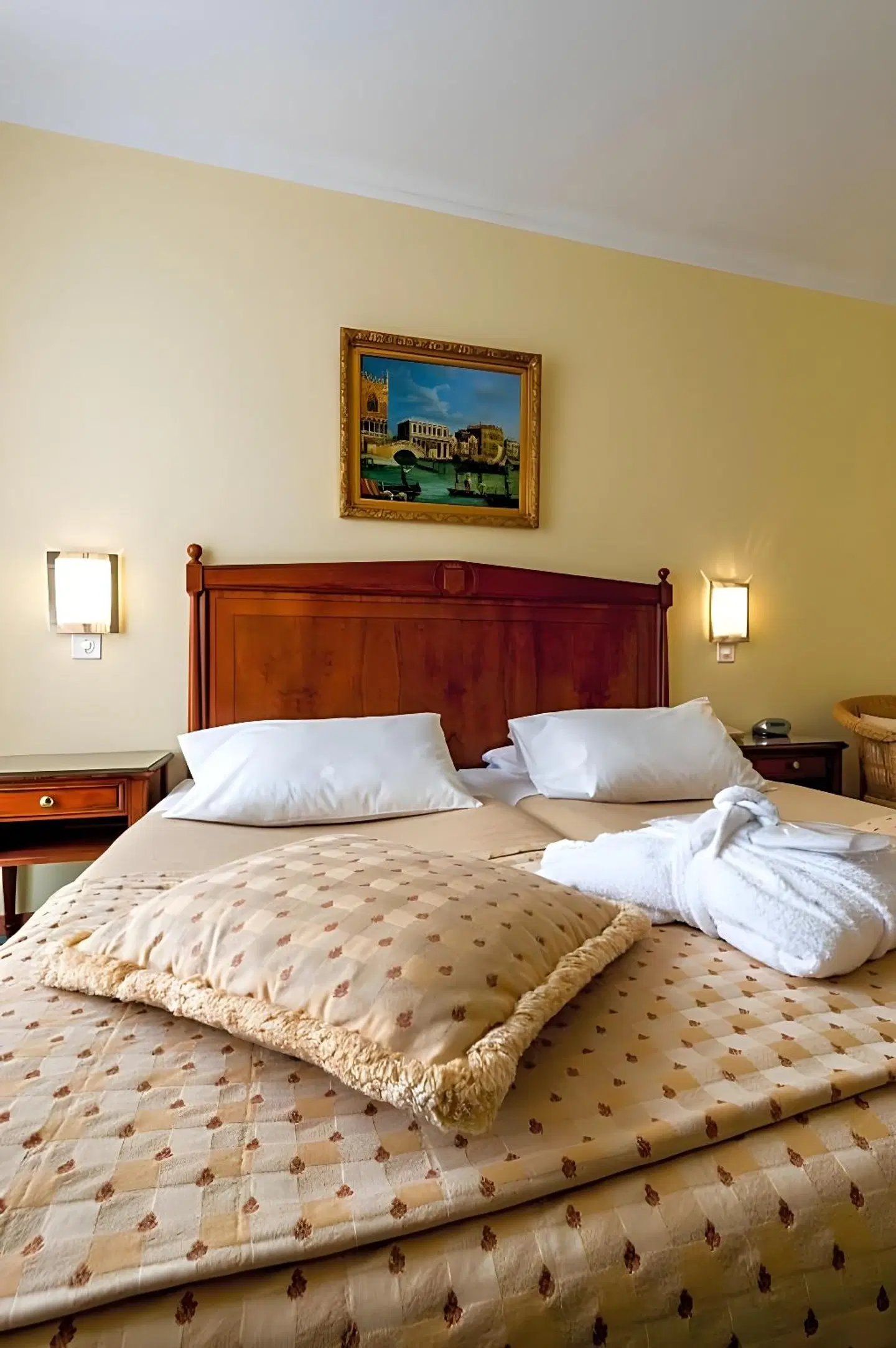 Churchill ROOM_EXAMPLE