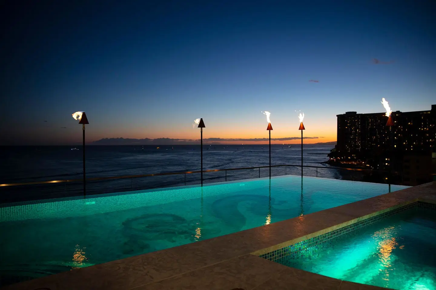 ESPACIO The Jewel of Waikiki OUTDOOR_POOL