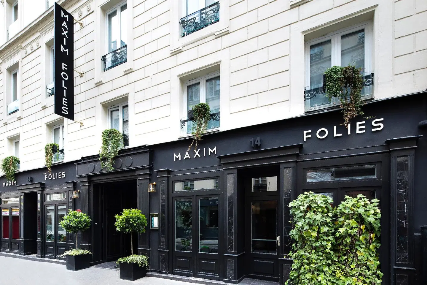 Maxim Folies EXTERIOR