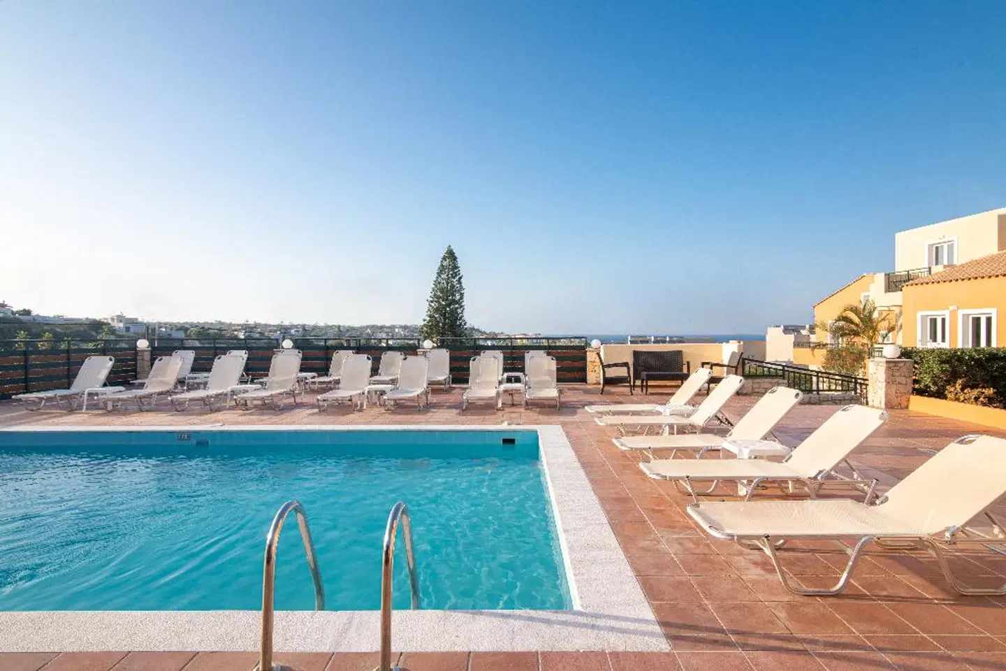 Golden Valantin Apartments OUTDOOR_POOL