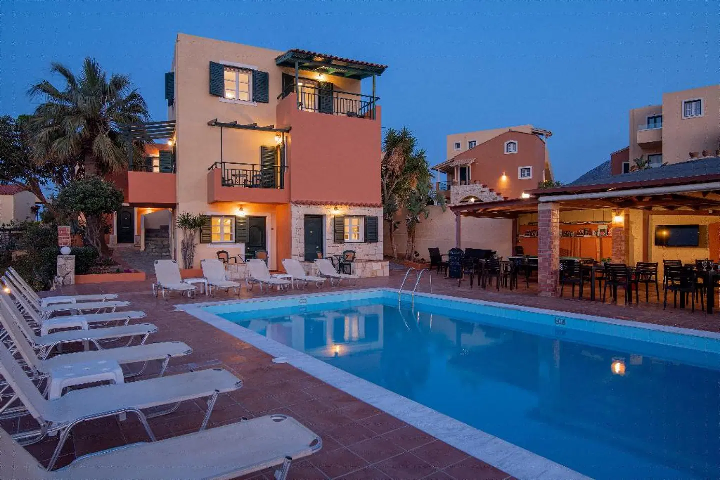 Golden Valantin Apartments OUTDOOR_POOL