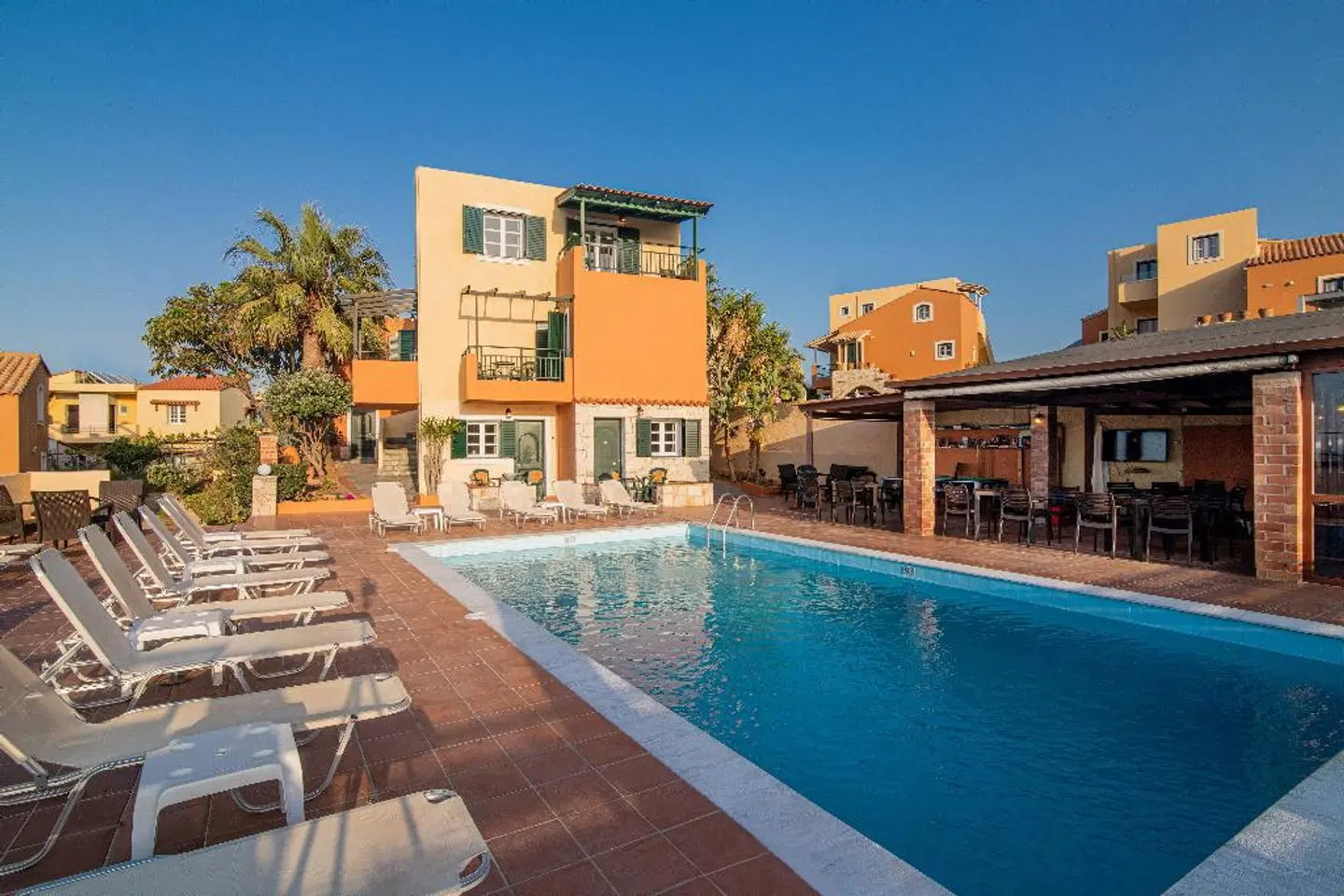 Golden Valantin Apartments OUTDOOR_POOL