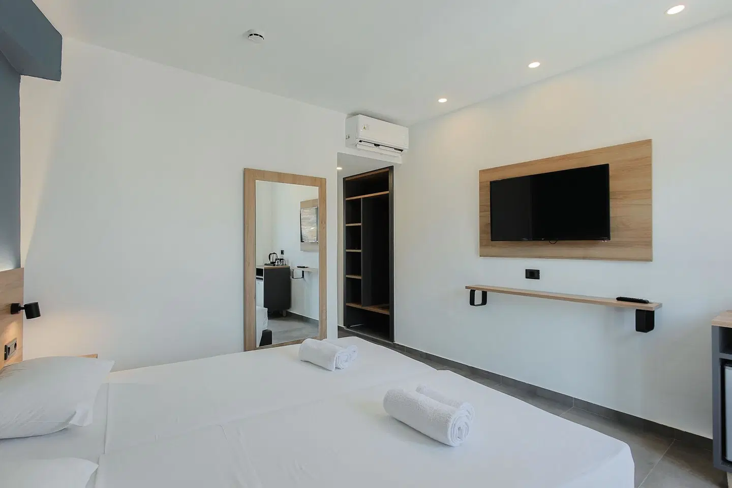Pollis Hotel ROOM_EXAMPLE