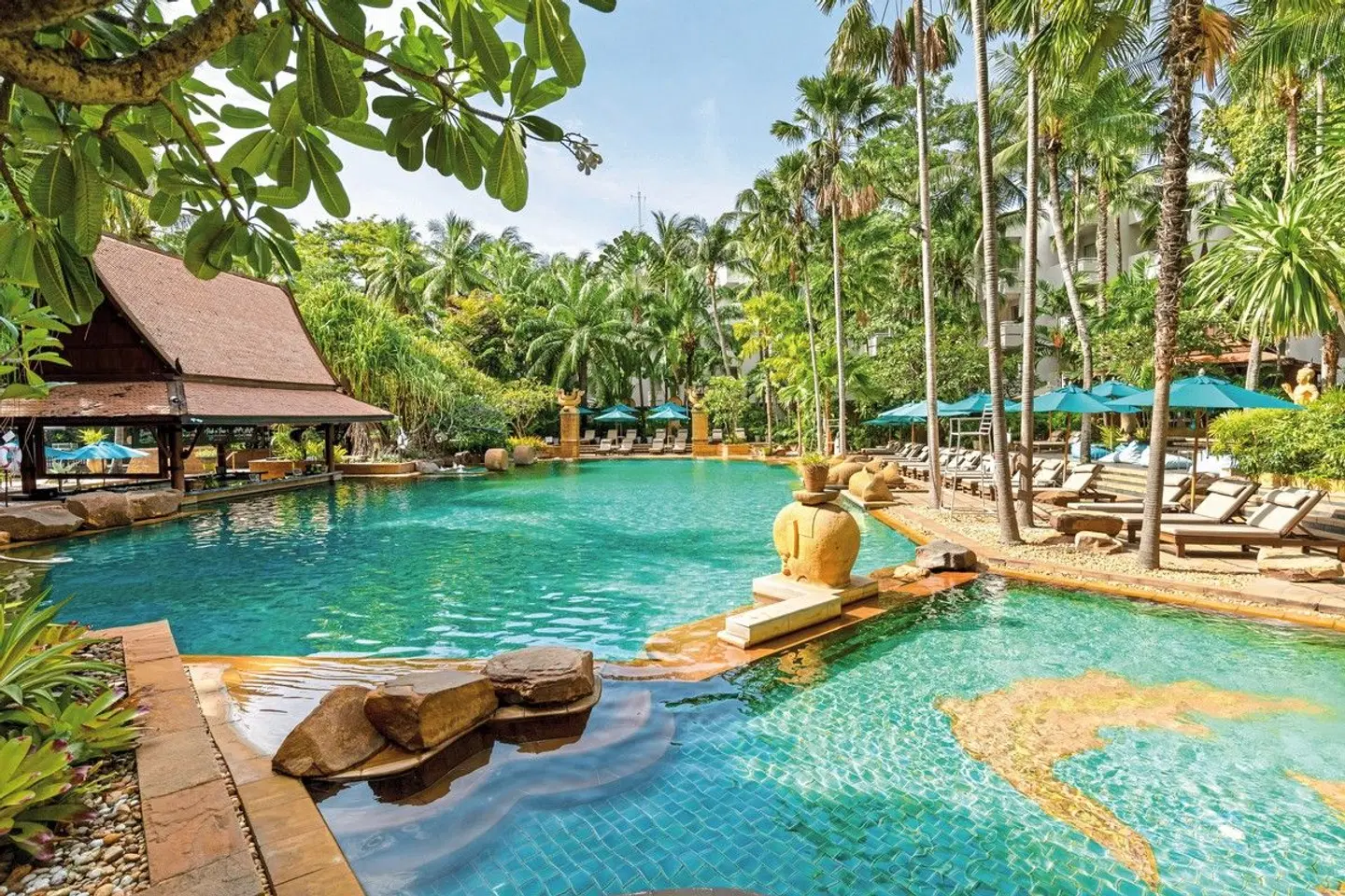 Avani Pattaya Resort OUTDOOR_POOL