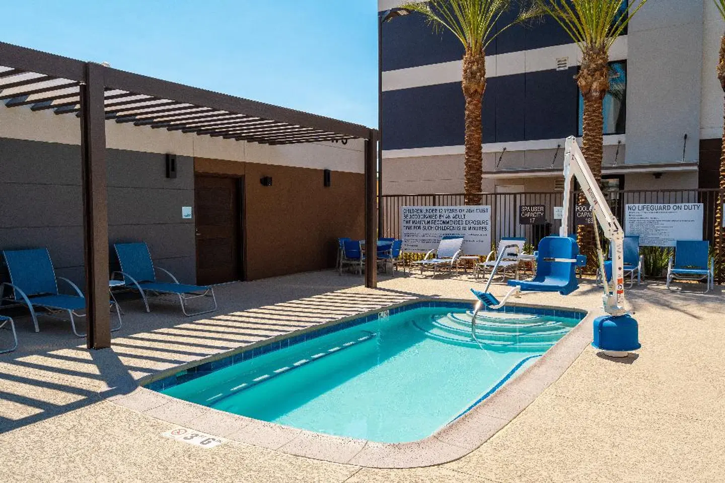 Holiday Inn Express & Suites Las Vegas - E Tropicana OUTDOOR_POOL