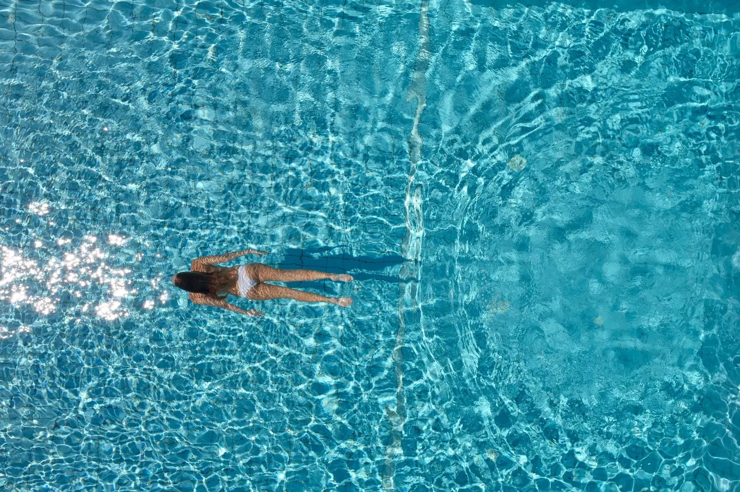 Mr & Mrs White OUTDOOR_POOL