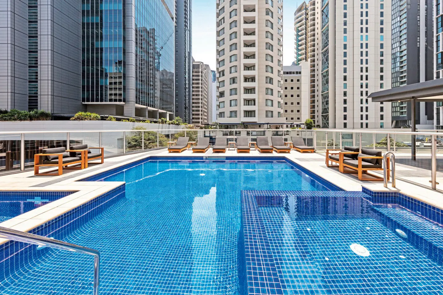 Oaks Brisbane Festival Suites OUTDOOR_POOL