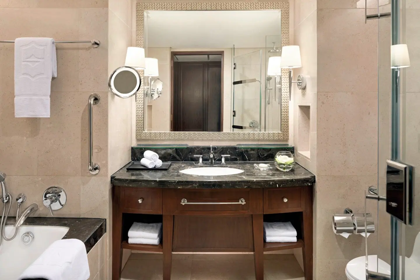 Shangri-La Hotel Bangkok Badezimmer