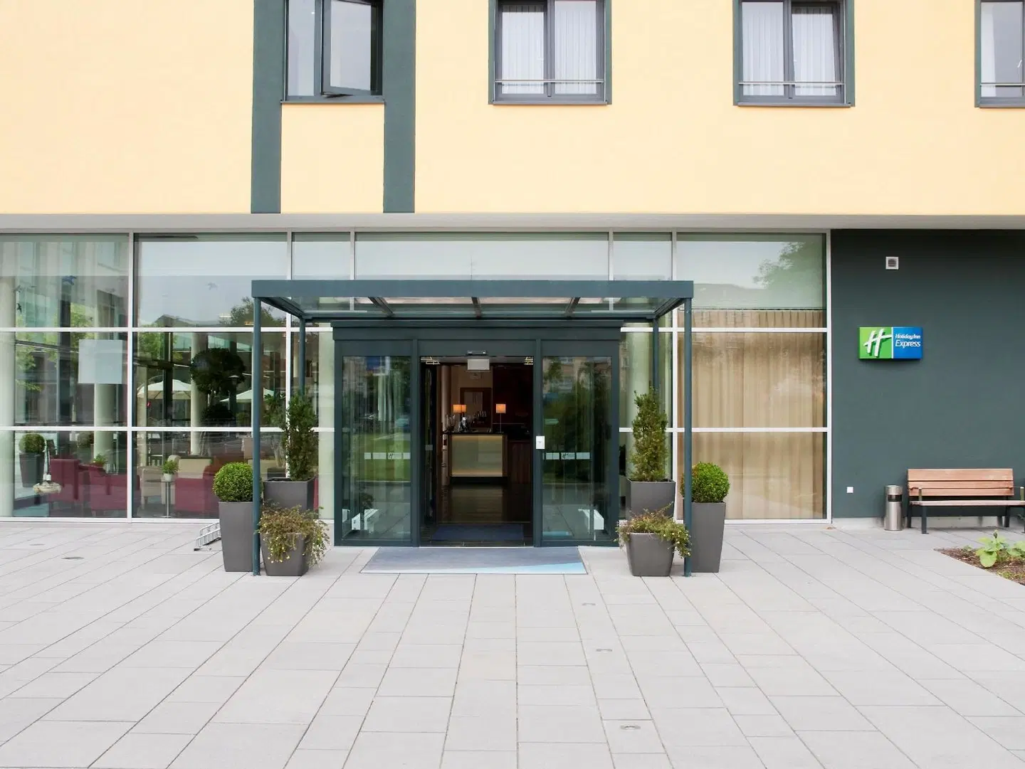 Holiday Inn Express Singen EXTERIOR