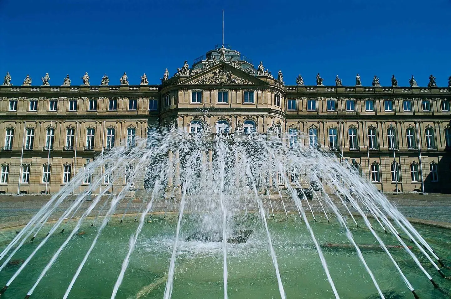 Pullmann Stuttgart Fontana Tiere