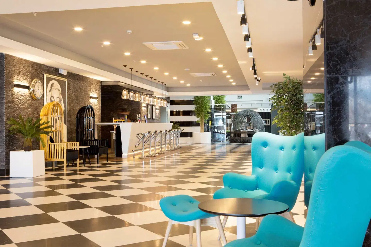 Sunprime C-Lounge Bar