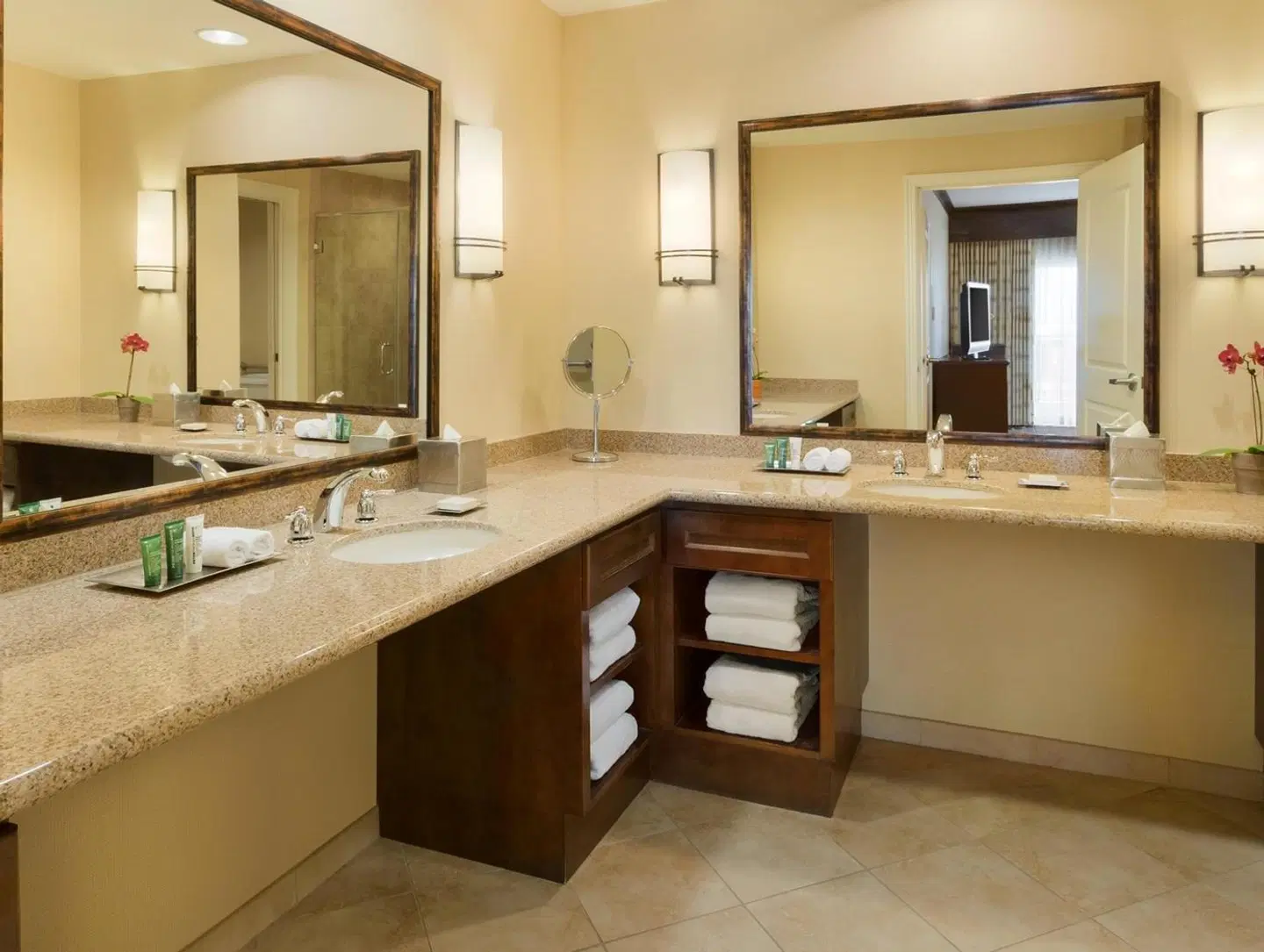 Hilton Phoenix Airport ROOM_EXAMPLE