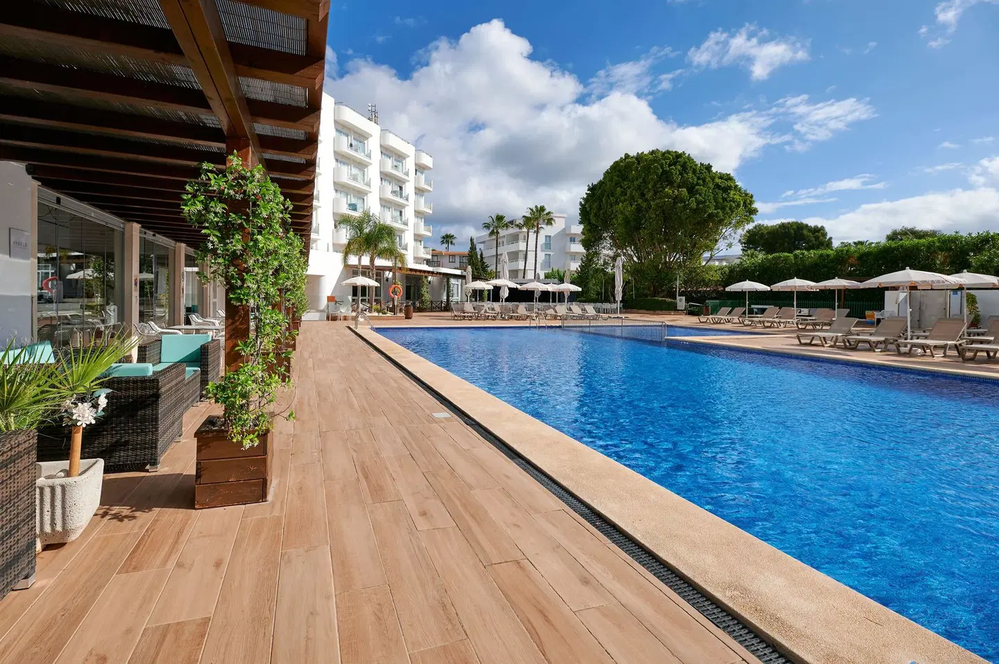 AluaSun Continental Park OUTDOOR_POOL