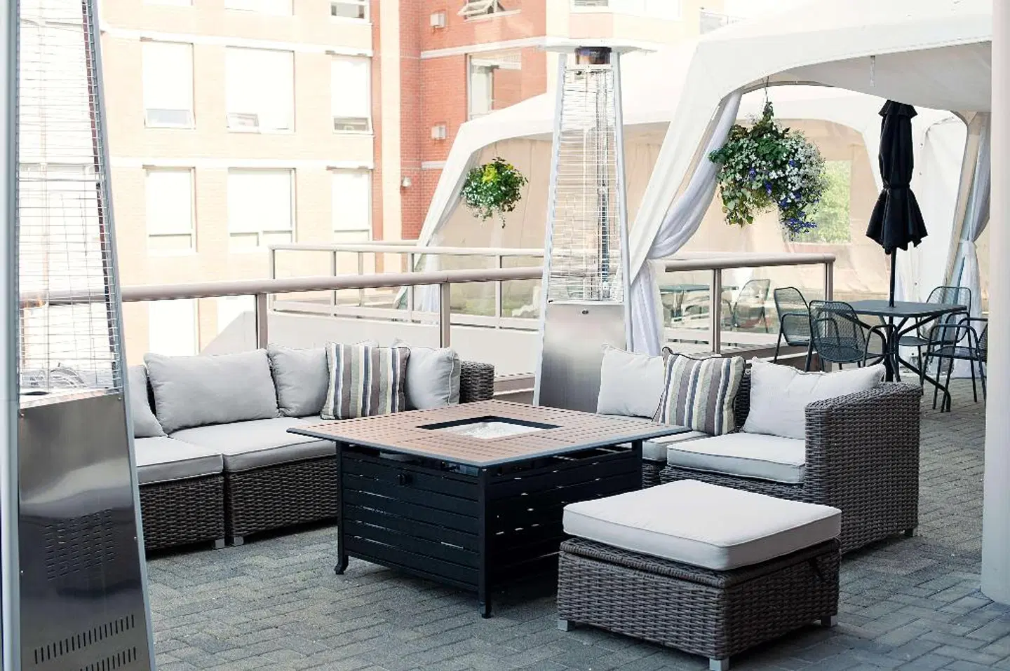 Coast Victoria Hotel & Marina by APA Terrasse