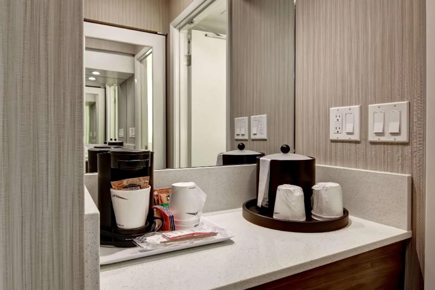 Hampton Inn & Suites by Hilton Calgary-Airport Badezimmer