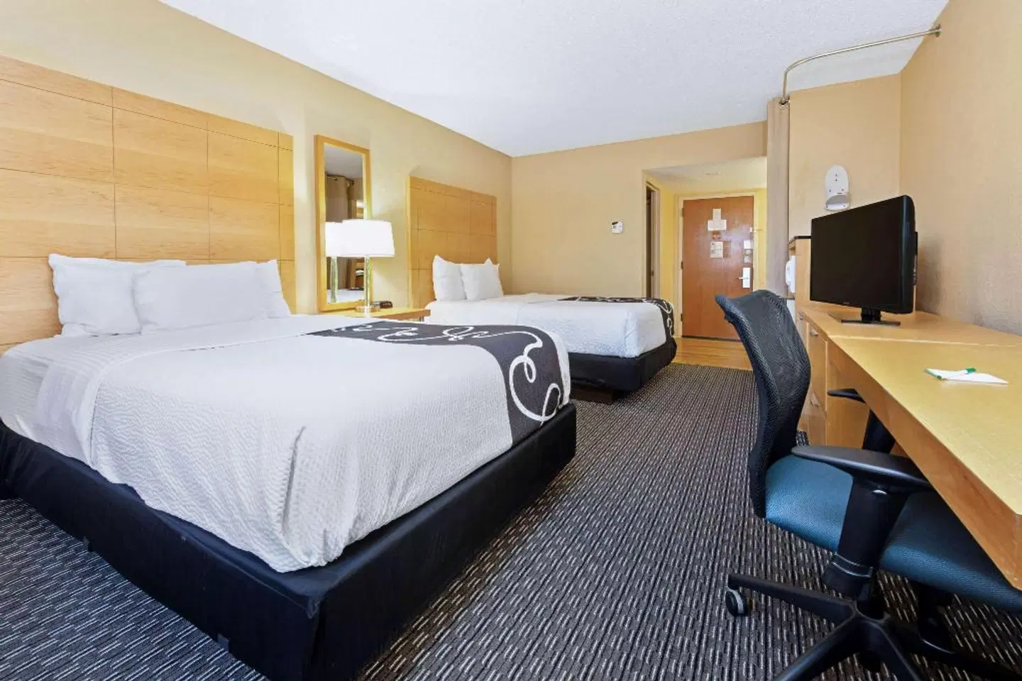 La Quinta Inn & Suites University Drive South ROOM_EXAMPLE