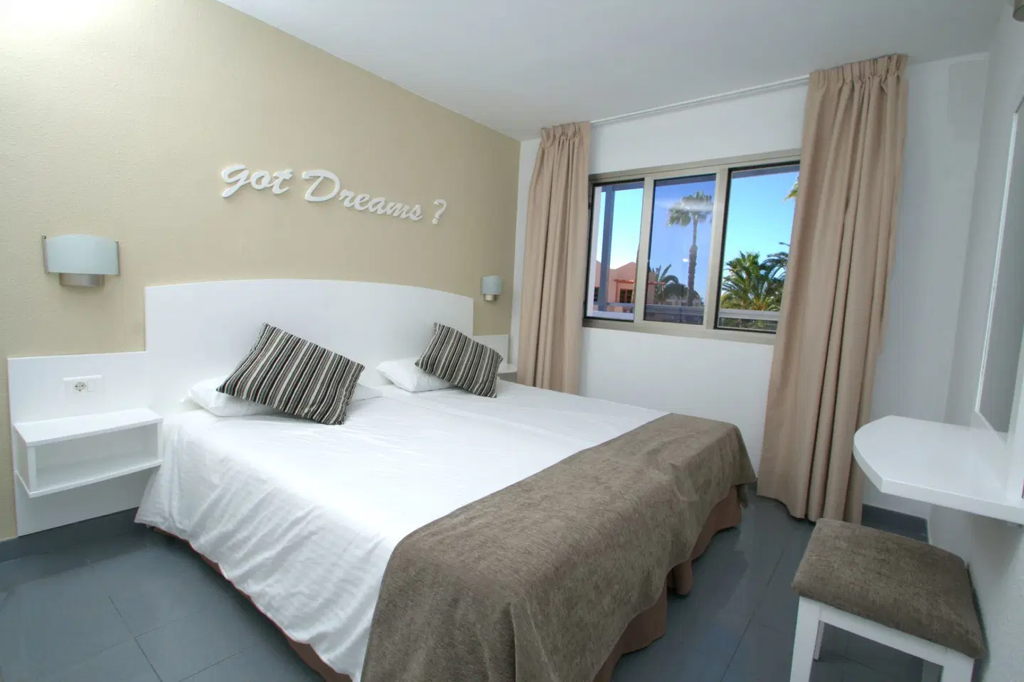 Turbo Club ROOM_EXAMPLE