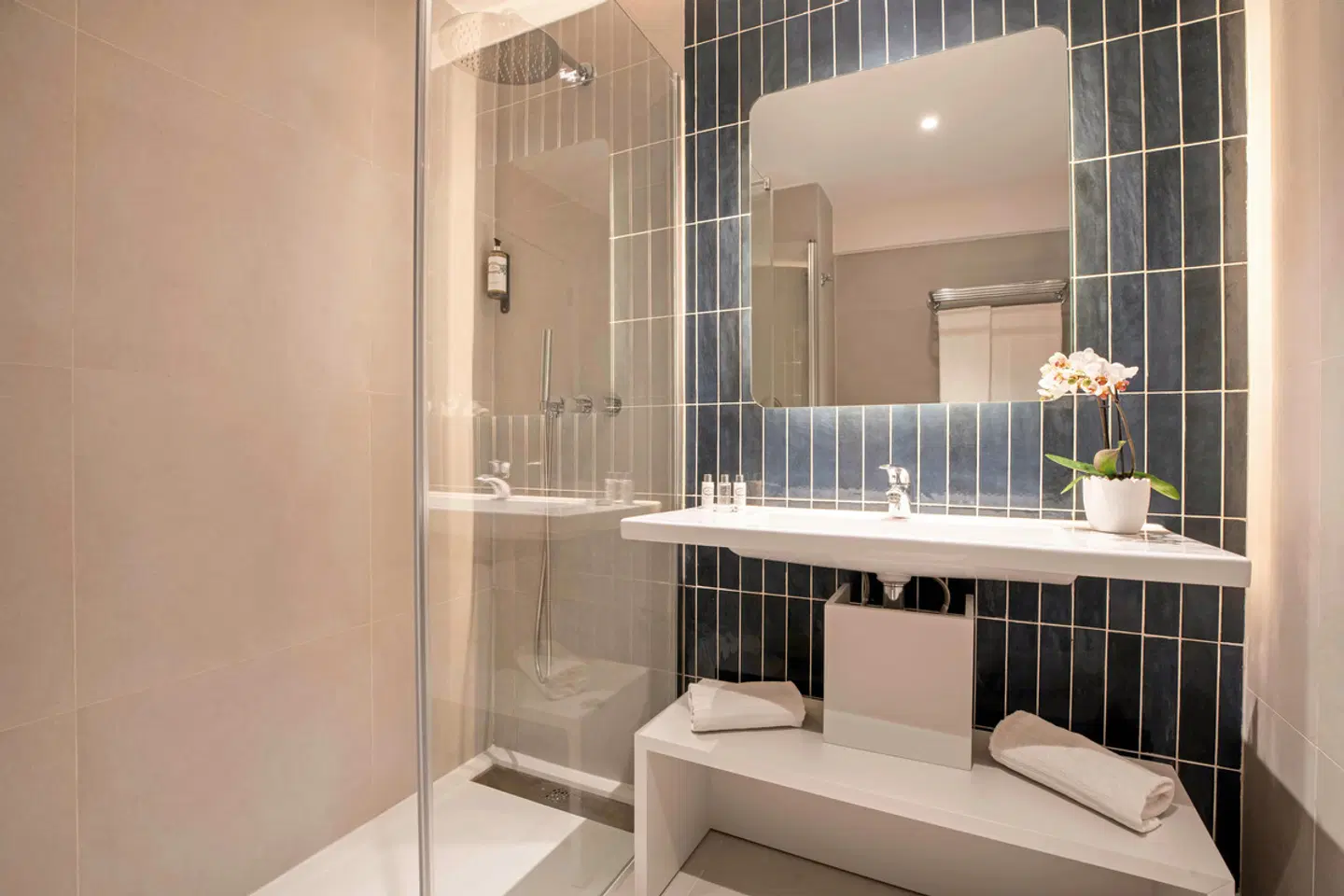 Aqualuz Lagos by Editory Badezimmer