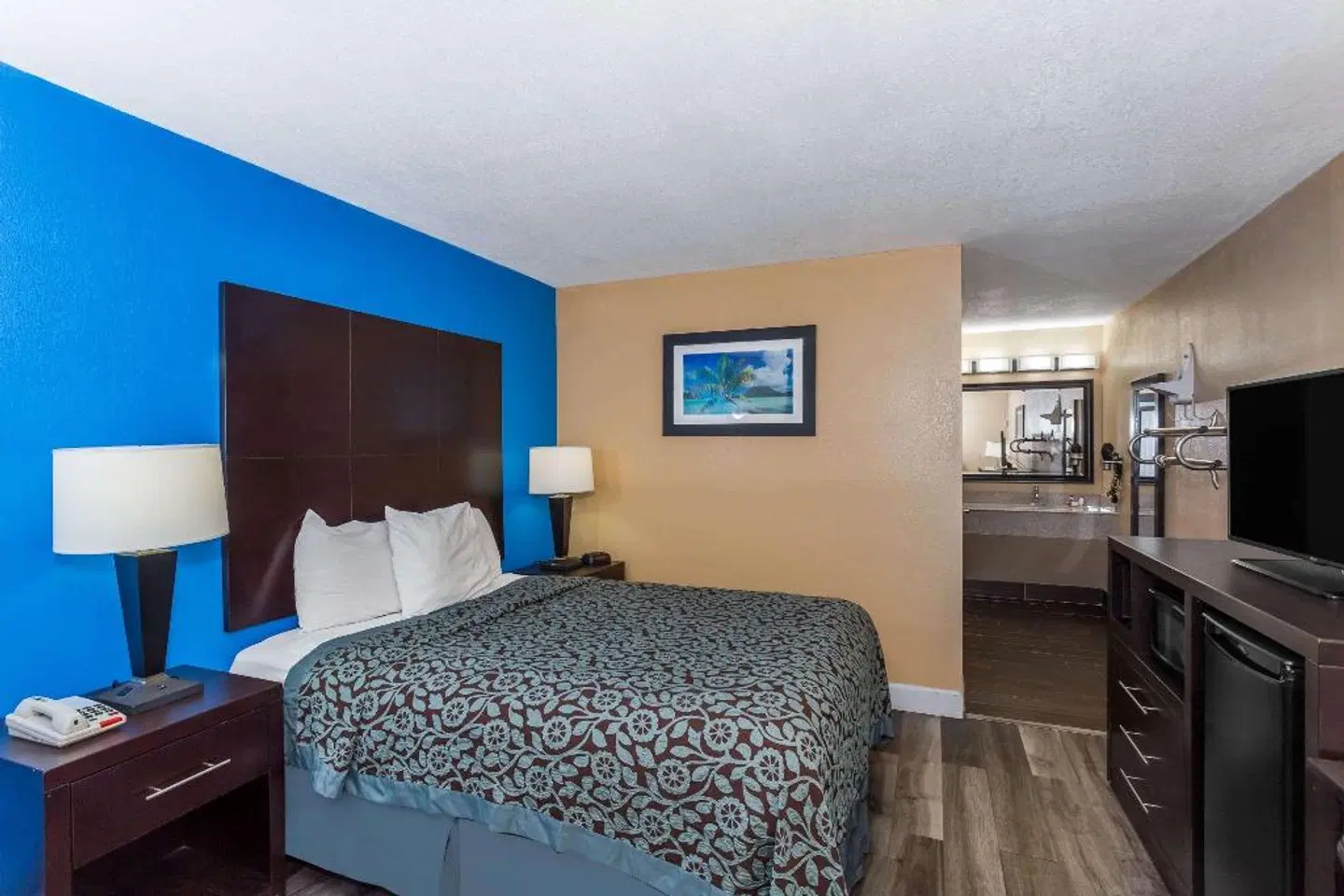 Days Inn by Wyndham Sarasota Bay ROOM_EXAMPLE