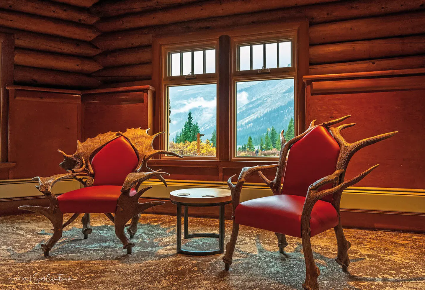 The Lodge at Bow Lake LOUNGE_LOBBY